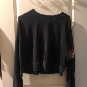 Cropped long sleeve sweatshirt